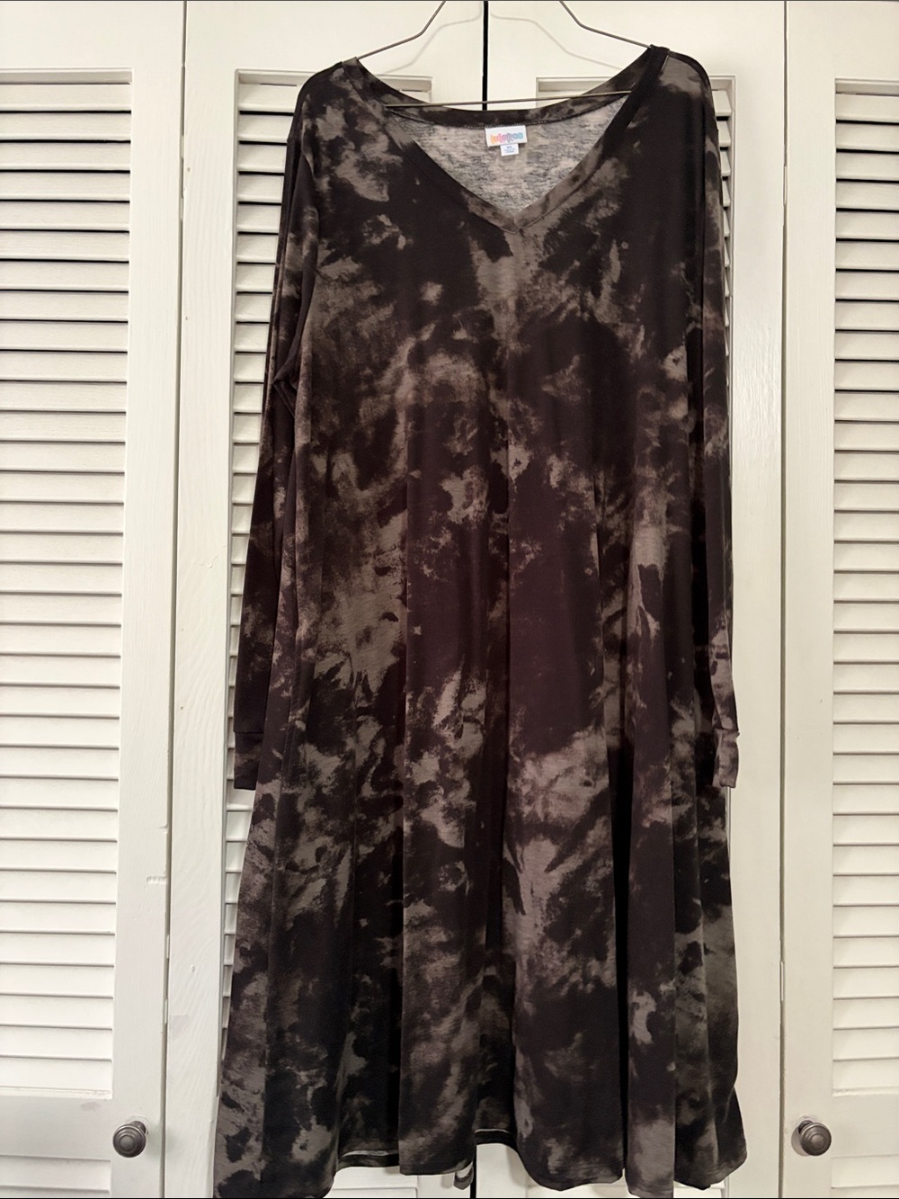LuLaRoe Long Sleeve V-Neck Tie-Dye Dress - Black & Gray